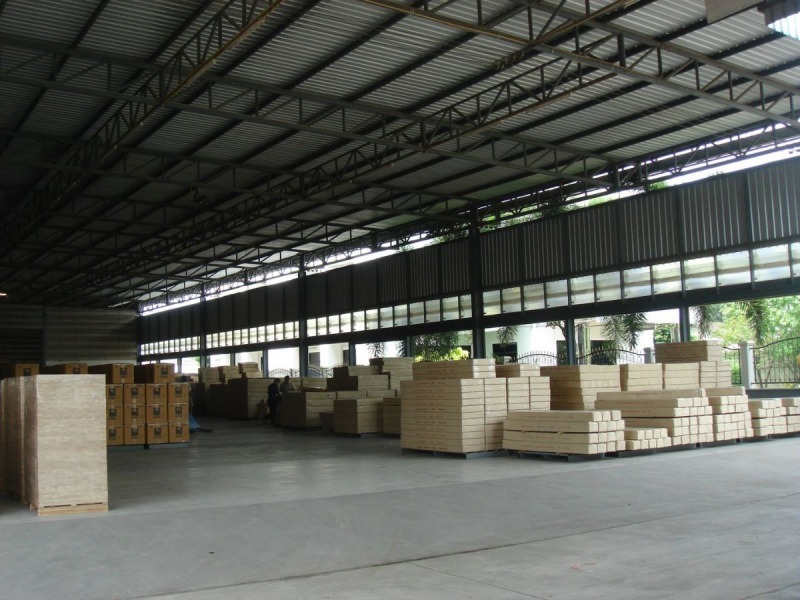 โรงงานผลิตไม้แผ่นยางพารา